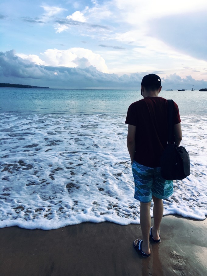 几个月前萌生了去海岛举办一场浪漫婚礼的念头,于是乎在淘宝上开始寻找,之前也一直关注了很多海外婚礼的策划,由于自己是大连的,所以找到了一家工作室在大连的海外婚礼策划,决定去巴厘岛啦,那个婚礼圣地。爱的蜜方巴厘岛婚礼策划,服务很热情,一直不厌其烦的接受我的咨询,并且耐心的指导我们关于机票酒店和场地的事宜,最终定在了6.