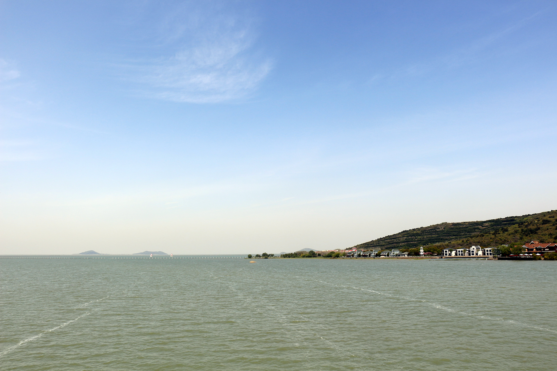 苏州必游景点 太湖位于长江三角洲的南缘,古称震泽,具区,又名五湖